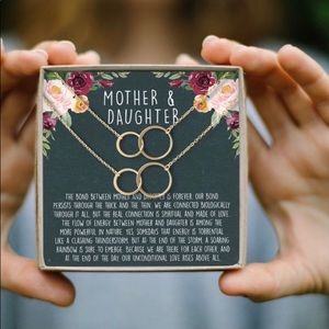 NEW Mother Daughter Necklace set